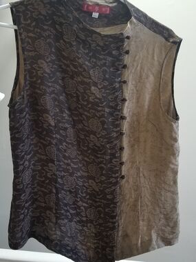 Sleeveless Two-Tone Brocade Top in Dark Brown and Taupe